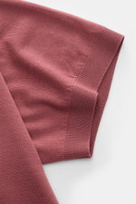Colombo Kurzarmpullover altrosa aus feiner Kid Wool, reine Wolle, Regular Fit, Rundhalsausschnitt, weicher Griff, Rippbündchen, Nahaufnahme Ärmel.