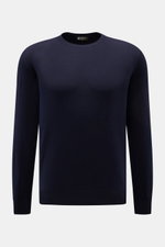 Colombo Rundhalspullover navy, vorne frontal fotografiert, aus reiner Kid Wool, Regular Fit, Rundhalsausschnitt, weicher Griff, Rippbündchen, feiner Luxus.