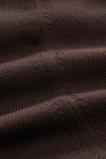 Close-up front view of the B.F. Knitwear Crew neck jumper dark brown showing fine knit texture and ribbed bands.

<p>A versatile essential for spring: This crew neck jumper in pure cotton by B.F. KNITWEAR enhances any wardrobe with a clean, timeless aesth