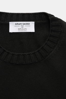 Close-up top view of a black Gran Sasso Crew neck jumper black showing fine knit, ribbed crew neck, and label detail from Italy.

<p>Elegant cotton knitwear from Italy: This jumper from GRAN SASSO will be a great addition to your spring wardrobe, with its