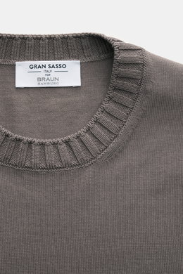 Gran Sasso Kurzarmpullover graubraun close-up from above showing fine knit, round neckline, ribbed collar, made of pure cotton with soft touch, slim fit.