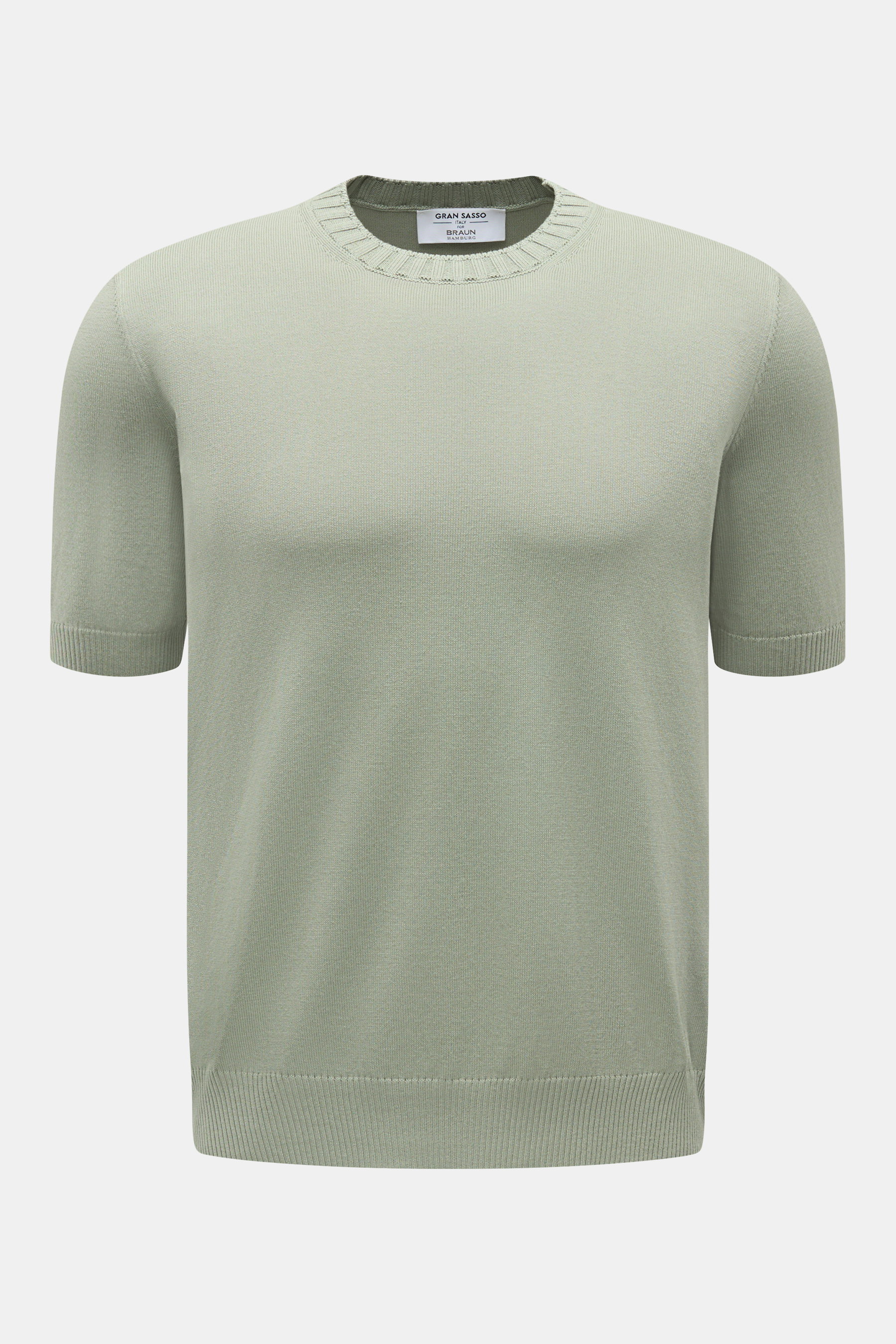 Front view of Gran Sasso Kurzarmpullover salbei, a slim-fit short-sleeve sweater in soft, pure cotton with fine knit, round neckline, and comfortable ribbed cuffs, offering springlike lightness and timeless versatility.