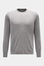Gran Sasso Rundhalspullover grau meliert, frontal fotografiert, feiner Strick, Rundhalsausschnitt, Regular Fit, weiche Wolle, Cashmere, Seide, flexible Rippbündchen.