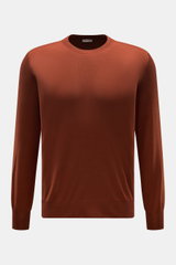Gran Sasso Rundhalspullover rostbraun, frontal fotografiert, Regular Fit, Rundhals, weicher Feinstrick aus Wolle, Cashmere und Seide, flexible Rippbündchen.