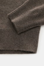 Close-up from above of the brown sleeve and ribbed hem of the von Braun Cashmere crew neck jumper brown/smoky blue/cream patterned, showing its soft, medium-fine knit texture.

Description: Nordic tradition meets luxurious sophistication: With its classic