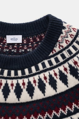 von Braun Cashmere crew neck jumper navy/burgundy/off-white patterned shown from above, featuring Norwegian knit pattern, crew neck, and ribbed bands. Nordic tradition meets luxurious sophistication: With its classic Norwegian pattern and fine cashmere fr