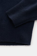 Close-up front view of von Braun Cashmere crew neck jumper navy/burgundy/off-white patterned, showing soft ribbed cuff and hem.

Description: <p>Nordic tradition meets luxurious sophistication: With its classic Norwegian pattern and fine cashmere from Inn