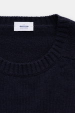 Close-up top view of von Braun Cashmere crew neck jumper navy showing ribbed elasticated bands and fine knit texture with label.

Description: 
<p>A smooth basic for the cold season: This VON BRAUN jumper is a fine knit essential in pure Mongolian cashmer