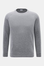 Von vorn fotografierter von Braun Cashmere Rundhalspullover grau meliert, Regular Fit, Raglanärmel, weicher Griff, feines Strickbild, Rippbündchen.