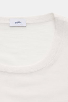 von Braun Merino Rundhalspullover creme aus reiner Merinowolle, Slim Fit, weicher Griff, feines Strickbild, Rundhalsausschnitt, elastische Rippbündchen, Detailaufnahme von oben