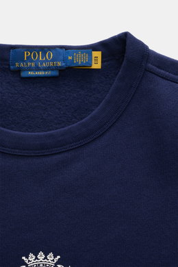 Nahaufnahme des Polo Ralph Lauren Sweatshirt navy mit Rundhalsausschnitt, weichem Griff und sichtbaren Labels innen.