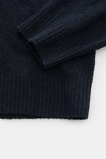 Close-up front view of the navy 04651/ A trip in a bag Rundhalspullover 'Knit Terry Crew' showing fine bouclé-knit texture and ribbed cuffs and hem. Markante Frottee-Optik: Der feine Bouclé-Strick aus elastischer Baumwolle und hochwertiger Microfaser verl