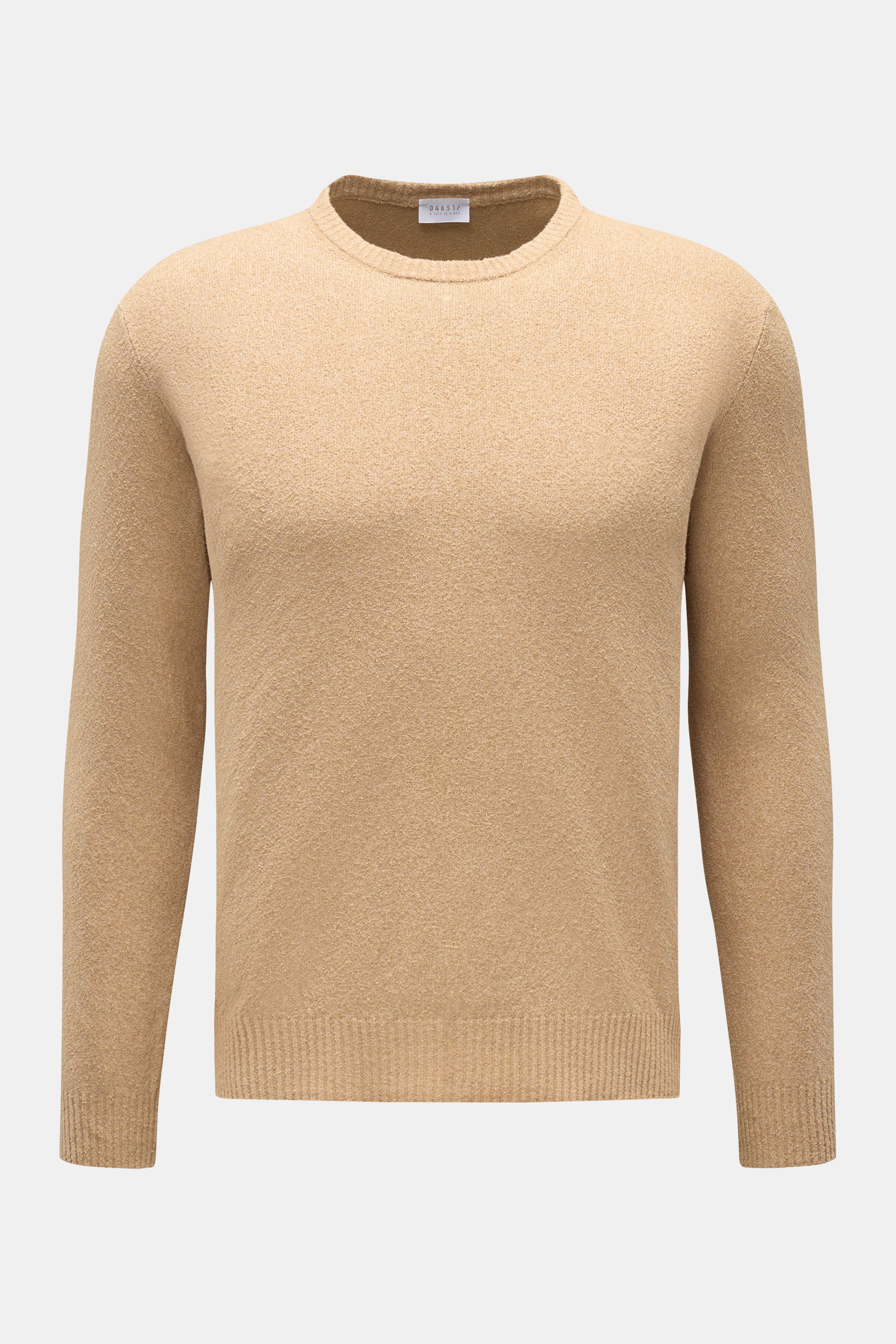 Frontale Nahaufnahme des 04651/ A trip in a bag Rundhalspullover 'Knit Terry Crew' beige mit feiner Bouclé-Struktur, Slim Fit und flexiblem Rippbündchen.