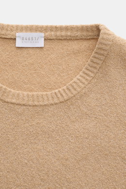 Close-up top view of 04651/ A trip in a bag Rundhalspullover 'Knit Terry Crew' beige with fine bouclé texture and round neckline.

Description: <p>Markante Frottee-Optik: Der feine Bouclé-Strick aus elastischer Baumwolle und hochwertiger Microfaser verlei