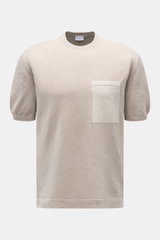 Front view of 04651/ A trip in a bag Fine knit short sleeve jumper 'Pocket Tee' taupe with crew neck, contrasting breast pocket, slim fit, and short sleeves. Lightness you can feel: The fine knit short sleeve jumper 'Pocket Tee' by 04651/ A TRIP IN A BAG 