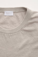 Close-up top view of 04651/ A trip in a bag Fine knit short sleeve jumper 'Pocket Tee' taupe showing crew neck and fine linen-cotton knit.

Description: <p>Lightness you can feel: The fine knit short sleeve jumper 'Pocket Tee' by 04651/ A TRIP IN A BAG in