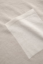 Close-up image from above of the contrasting breast pocket on the taupe 04651/ A trip in a bag Fine knit short sleeve jumper 'Pocket Tee,' showing the linen-cotton fine knit texture. Lightness you can feel: The fine knit short sleeve jumper 'Pocket Tee' b