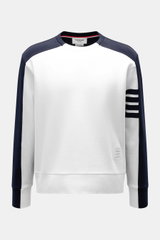 Thom Browne Rundhals-Sweatshirt weiß/navy, frontale Nahaufnahme, reine Baumwolle, Regular Fit, Rundhalsausschnitt, Kontraststreifen, Grosgrain-Schlaufe.