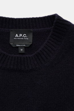 Nahaufnahme von innen auf den Rundhalsausschnitt des A.P.C. Rundhalspullover 'Edmond' navy, reine Wolle, Regular Fit, mit Logo am Bund und Rippbündchen.