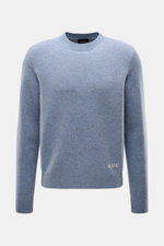 A.P.C. Rundhalspullover 'Edmond' rauchblau meliert aus reiner Wolle, Regular Fit, Front nah, mit Rundhalsausschnitt und Rippbündchen.