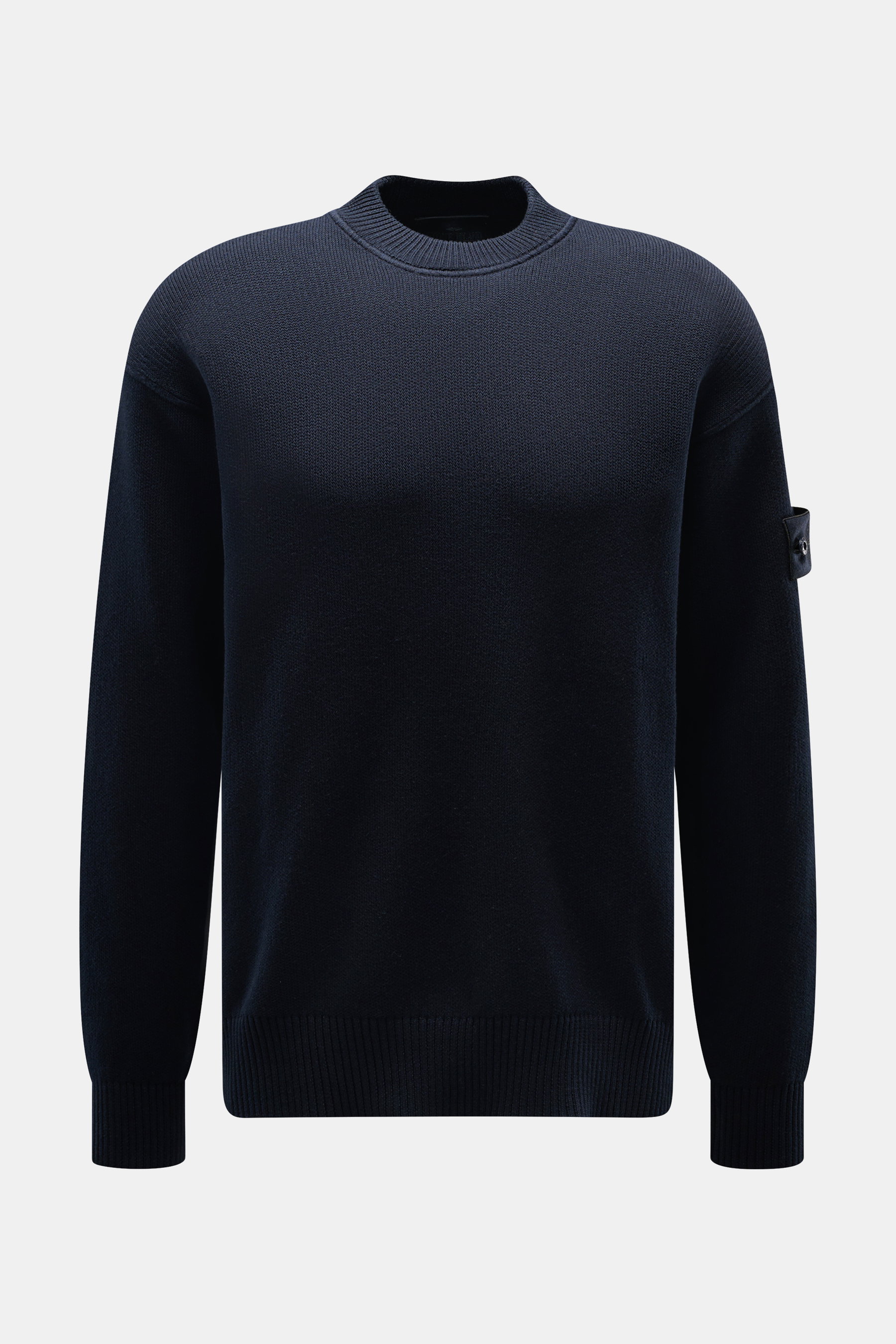 Stone Island Rundhalspullover 'Ghost Piece' navy, frontal fotografiert, Regular Fit, Baumwoll-Cashmere-Mix, weiches Strickbild, Rundhalsausschnitt, tonales Kompass-Badge, Rippbündchen.