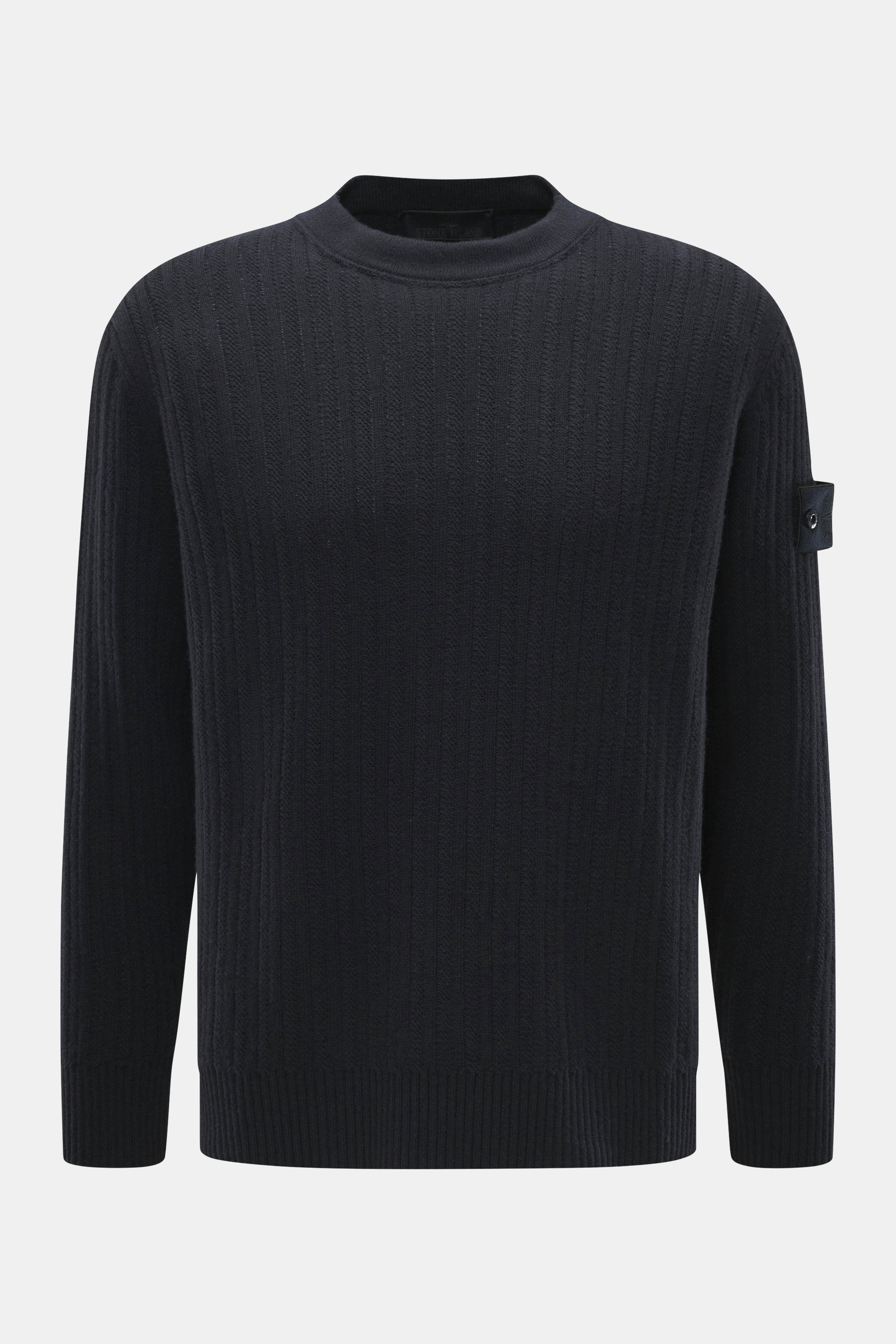 Stone Island Rundhalspullover 'Ghost Piece' navy, frontal fotografiert, Slim Fit, Mix aus Schurwolle und Cashmere, weicher Griff, mittelfeines Strickbild, Rundhalsausschnitt, tonales Kompass-Badge am Oberarm, elastische Rippbündchen.