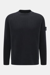 Stone Island Rundhalspullover 'Ghost Piece' navy, frontal fotografiert, Slim Fit, Mix aus Schurwolle und Cashmere, weicher Griff, mittelfeines Strickbild, Rundhalsausschnitt, tonales Kompass-Badge am Oberarm, elastische Rippbündchen.