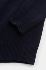 Close-up view of the ribbed cuff and knit texture of the Stone Island Crew Neck Sweater 'Lambswool' navy, made from a warm wool blend.

Additional description: <p>Stylish essential for the cold season: This casual sweater by STONE ISLAND made of a warm wo