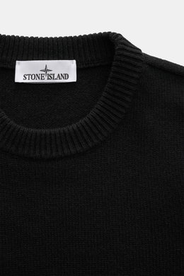 Close-up front top view of Stone Island Crew Neck Sweater 'Lambswool' Black showing ribbed crew neckline and knit texture.

Description: Stylish essential for the cold season: This casual sweater by STONE ISLAND made from a warming wool blend impresses wi