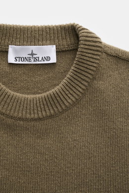 Close-up front view of the Stone Island Crew Neck Sweater 'Lambswool' grey green, showcasing its ribbed crew neckline and knit texture.

<p>Stylish essential for the cold season: This casual sweater by STONE ISLAND made of a warm wool blend impresses with