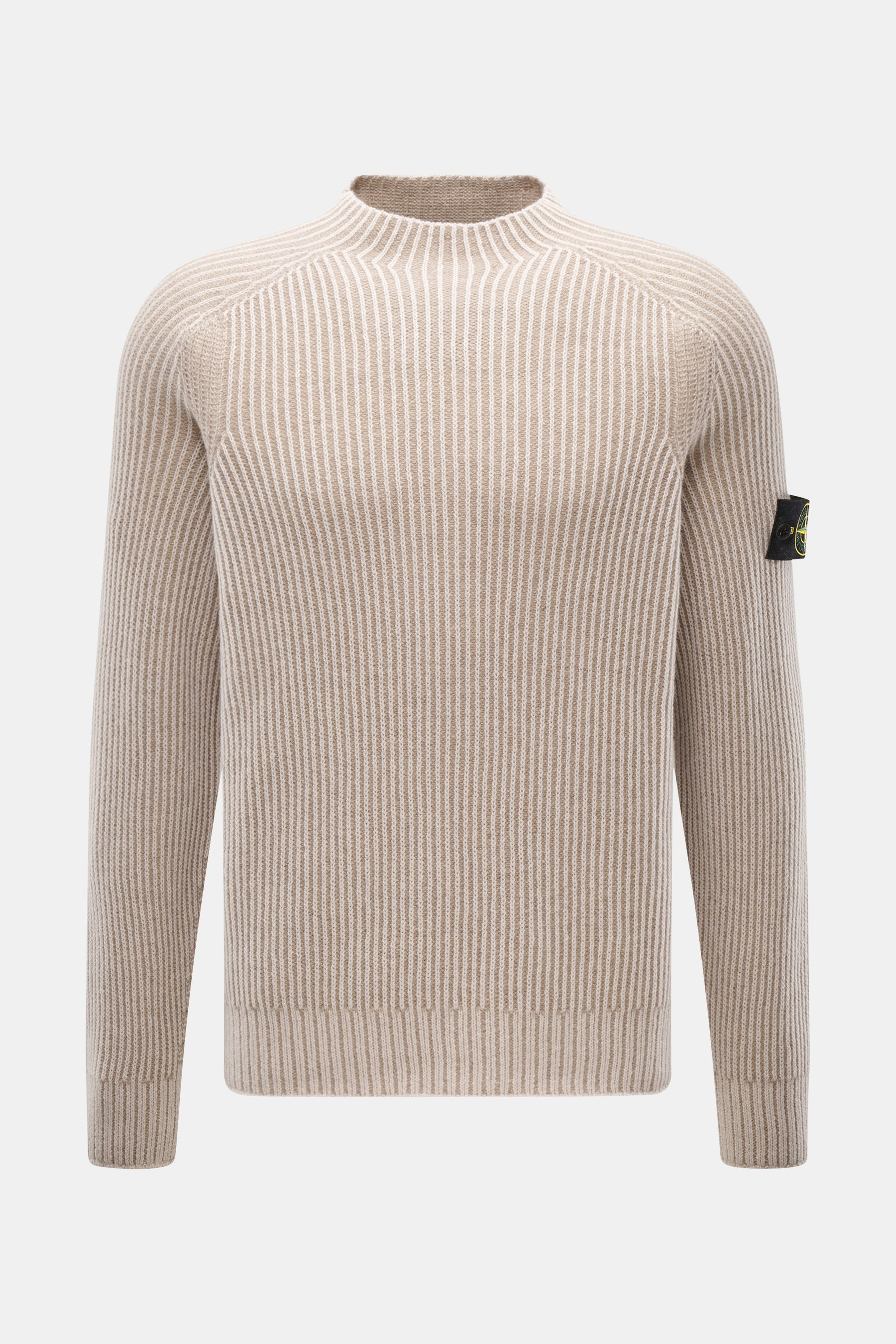 Stone Island Wende-Rundhalspullover 'Vanise' beige/sand, slim Fit, aus weichem Cashmere-Wolle-Brioche-Strick, Raglan-Ärmel, Kompass-Badge, frontal fotografiert.