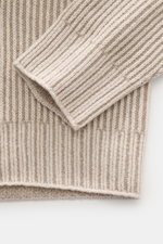 Stone Island Wende-Rundhalspullover 'Vanise' beige/sand in Nahaufnahme von oben, weicher Brioche-Strick aus Cashmere mit Wolle.