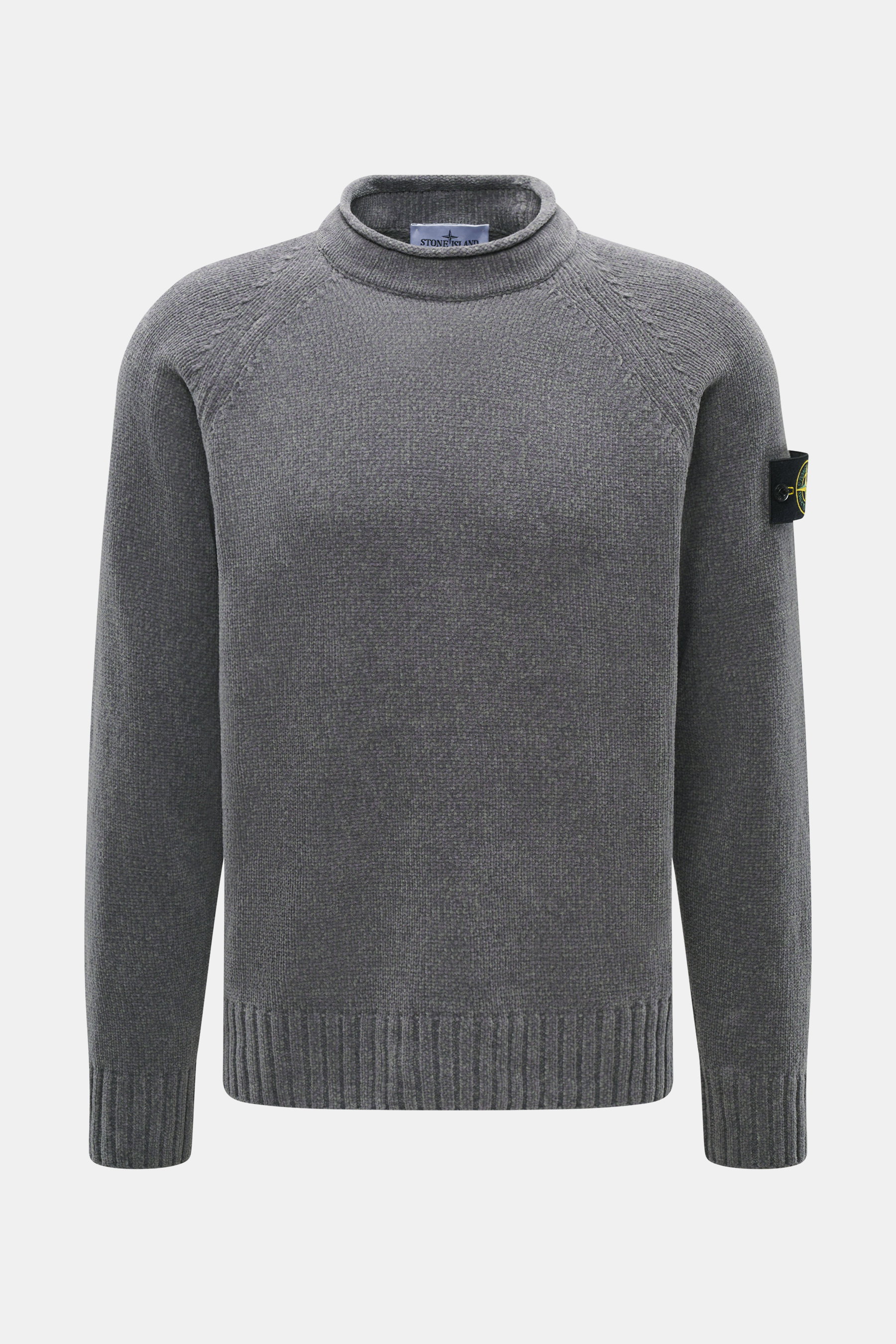 Stone Island Rundhalspullover 'Chenille' dunkelgrau, frontale Nahaufnahme, weicher Baumwoll-Chenille, Slim Fit, Kompass-Badge am Ärmel.