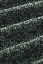Stone Island Rundhalspullover 'Chenille' dunkelgrün/salbei meliert, Nahaufnahme des weichen Baumwoll-Chenille-Stricks mit grobem Muster.