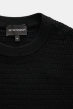 Emporio Armani Kurzarmpullover schwarz, Nahaufnahme von oben, feines Strukturstrickmuster, Rundhalsausschnitt, reine Schurwolle, weicher Griff, Regular Fit.
