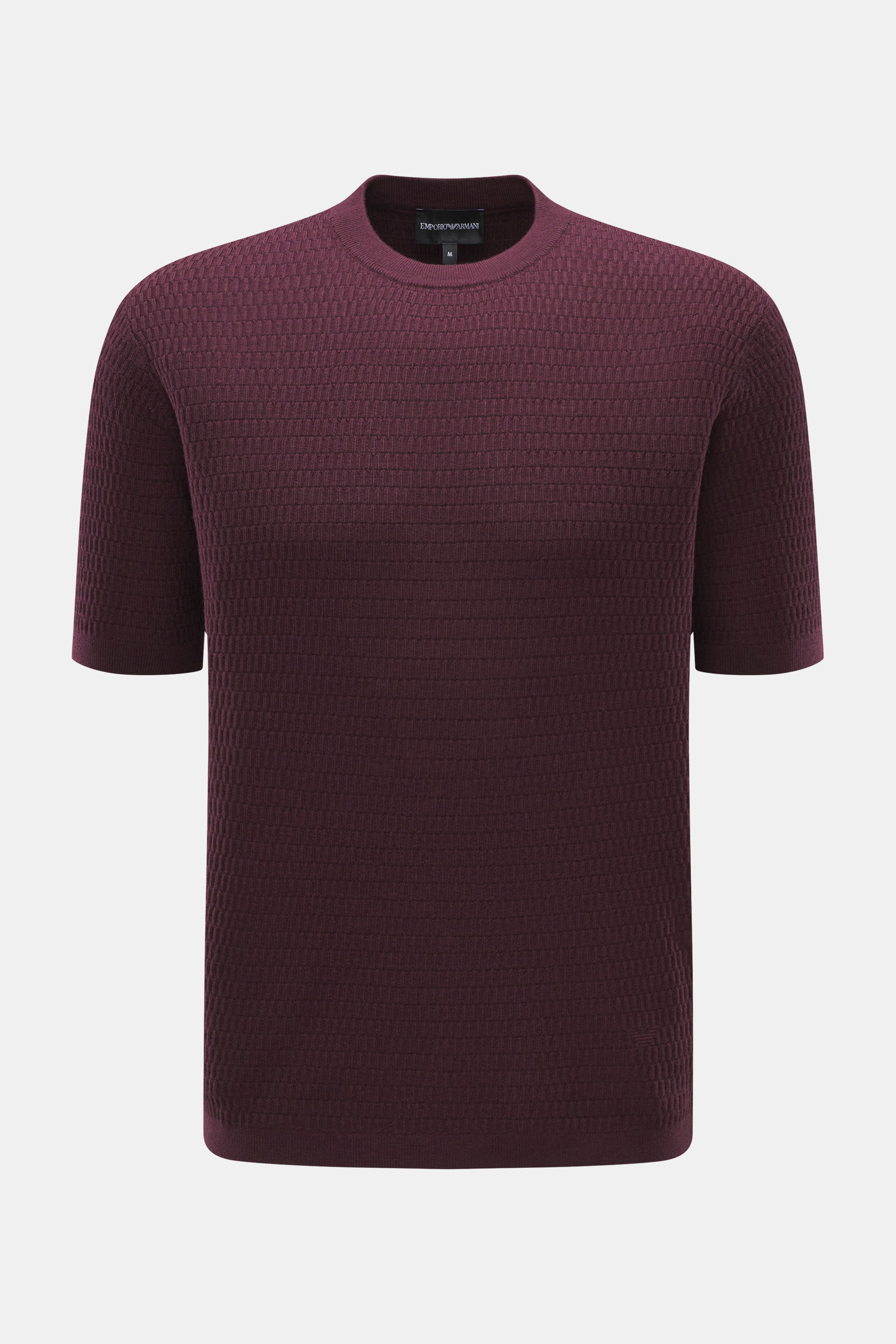 Vorderansicht des Emporio Armani Kurzarmpullover bordeaux aus reiner Schurwolle mit feinem Strukturstrick, Rundhalsausschnitt und Logo-Stitching am Saum.