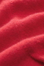 Nahaufnahme des roten Malo Cashmere Rundhalspullover aus feinem Strick mit weichem Griff, Rippbündchen und Regular Fit, Detailfoto.