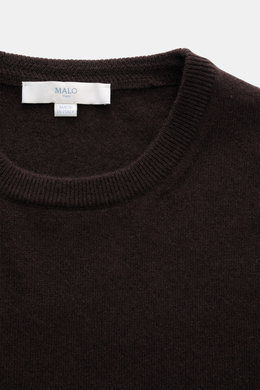 Nahaufnahme des Malo Cashmere Rundhalspullover dunkelbraun von oben, feines Strickbild, Rundhalsausschnitt, weicher Griff, Regular Fit, Rippbündchen.