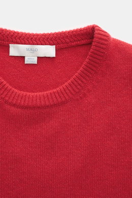 Nahaufnahme des roten Malo Cashmere Rundhalspullover slim fit mit weichem Griff, mittelfeinem Strickbild und komfortablen Rippbündchen, frontale Perspektive.