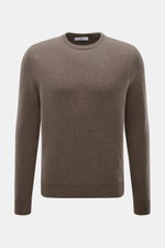 Malo Cashmere Rundhalspullover graubraun meliert, Slim Fit, mittelfeines Strickbild, Rundhalsausschnitt, Rippbündchen, frontale Nahaufnahme.