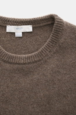 Nahaufnahme eines Malo Cashmere Rundhalspullover graubraun meliert, von oben fotografiert, mit weichem Griff, mittelfeinem Strickbild und Rippbündchen.