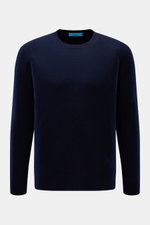 Drumohr Rundhalspullover navy in Frontansicht, aus reiner Lammwolle, weicher Griff, feines Strickbild, Regular Fit, Rundhalsausschnitt, Rippbündchen.