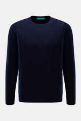 Drumohr Rundhalspullover navy in Frontansicht, aus reiner Lammwolle, weicher Griff, feines Strickbild, Regular Fit, Rundhalsausschnitt, Rippbündchen.