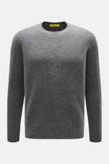 Front view of Drumohr Crew neck sweater navy in soft lambswool with fine knit pattern, ribbed cuffs, and regular fit.

Italian knitting craftsmanship at the highest level: DRUMOHR has always stood for exclusive knitwear. This crew neck sweater made of sof