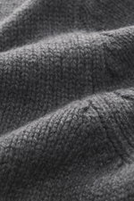 Close-up front view of the chunky knit texture of the Drumohr Cashmere crew neck jumper dark grey, showcasing pure cashmere softness.

Description: <p>Stay comfortably warm through the autumn/winter season with this ultra-soft crew neck sweater made from 