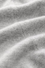 Close-up image from above of the fine knit pattern and soft texture of the Fioroni Cashmere Crewneck Sweater grey melange, made of pure baby cashmere with a very soft feel, slim fit, crew neckline, and flexible ribbed cuffs.