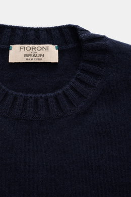 Close-up front view of Fioroni Cashmere Crew Neck Sweater 'Duvet' Navy showing fine knit texture, ribbed crew neckline, and soft pure cashmere fabric.