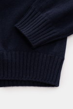 Close-up of Fioroni Cashmere Crew Neck Sweater 'Duvet' Navy showing ribbed cuff and hem from a top-down perspective, pure cashmere, very soft touch, fine knit texture, slim fit, crew neckline, flexible ribbed cuffs.