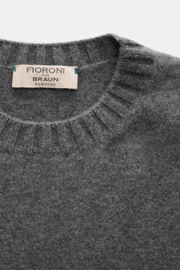 Fioroni Cashmere Crew Neck Sweater 'Duvet' Dark Grey Melange close-up from above showing fine knit texture, crew neckline, ribbed cuffs, pure soft cashmere.