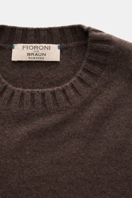 Close-up top view of Fioroni Cashmere Crew Neck Sweater 'Duvet' Dark Brown Melange, showing pure cashmere, fine knit, slim fit, crew neckline, and ribbed cuffs. Luxurious warmth with Italian craftsmanship, very soft touch, finished with Lake Trasimeno wat